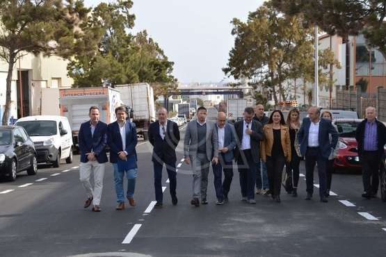 El Cabildo comprueba las obras en el polígono de Cruz de La Gallina y Salinetas (Foto TA)